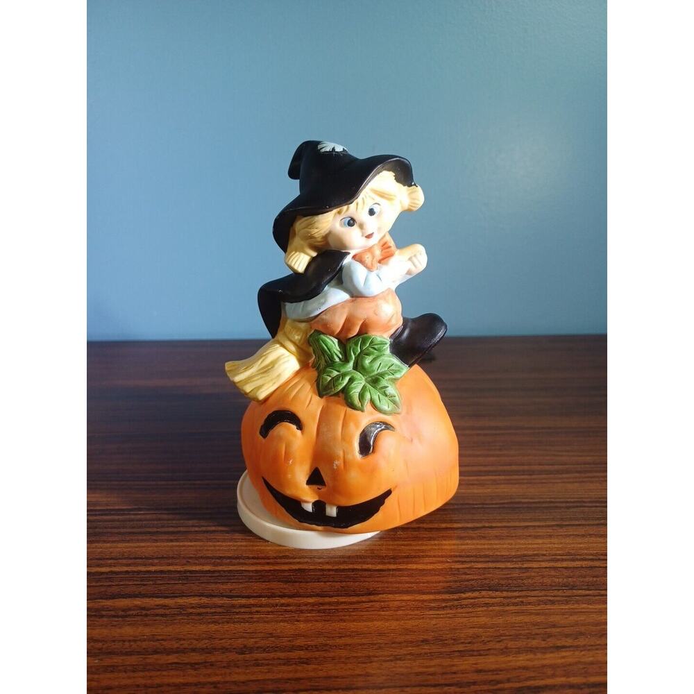 Vintage Halloween Ceramic Musical Witch On Pumkin Brinns